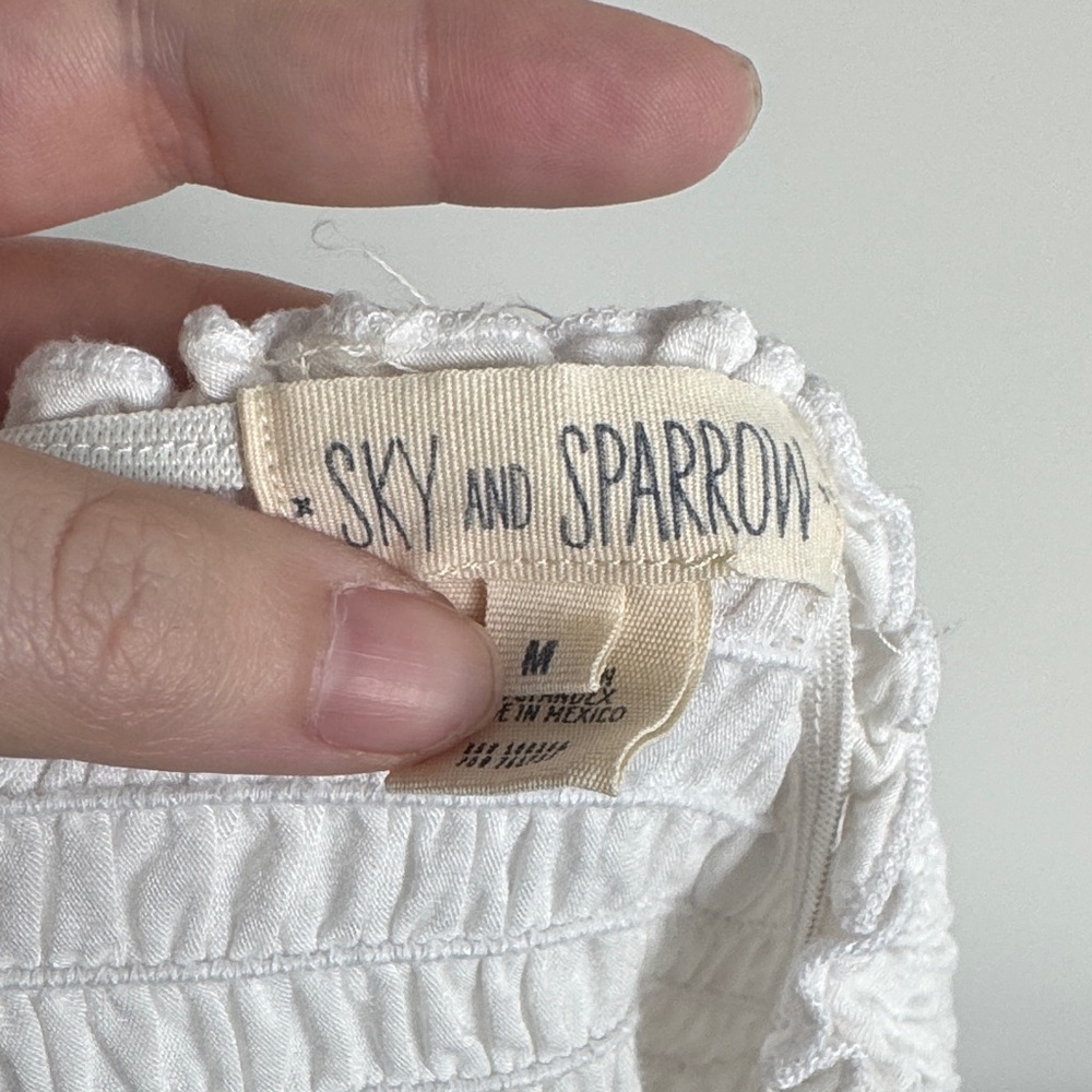 Sky and Sparrow White Top Size M - Picture 2 of 4